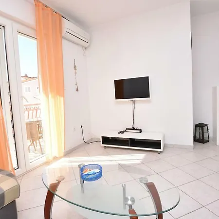 Apartment And Kiko Primosten